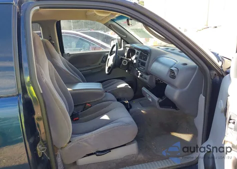 2000 Dodge Dakota Slt/Sport from USA, damaged, VIN 1B7GL22X6YS638460